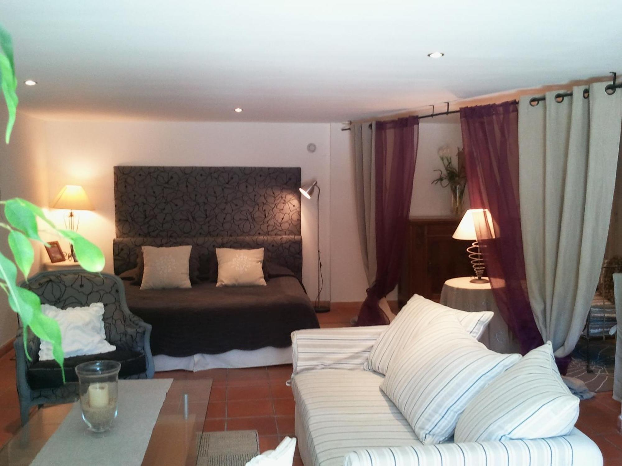 Les D'hotes De La Ferrage *